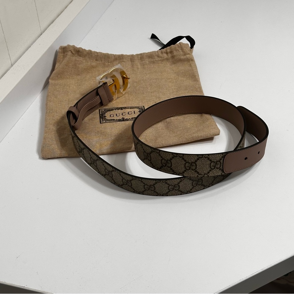 Gucci Taupe Belt with Gold Buckle - Picture 4 of 9